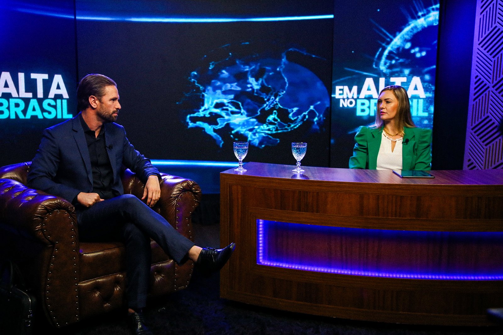 House A — talk show com painel LED